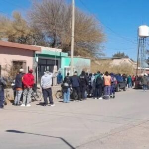 LARGAS COLAS PARA CONSEGUIR TRABAJO EN MINERÍA EN FIAMBALÁ, CATAMARCA.