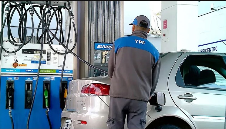 ¡De nuevo aumentó la nafta! En una semana subió más de 20 pesos