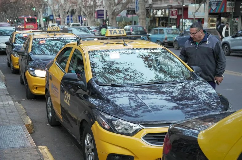 Cruce por la protesta de taxis: el ministro habló de “fines políticos”