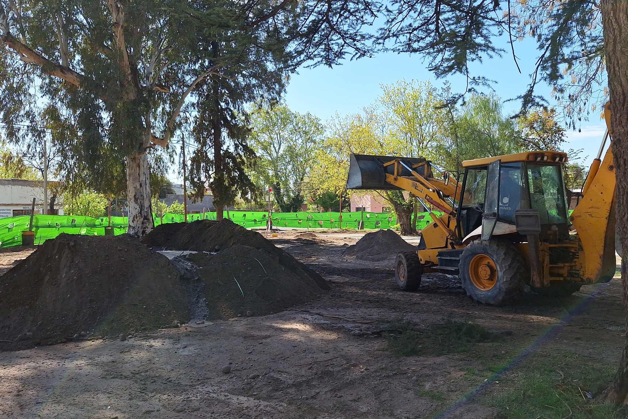 San Rafael: El municipio avanza con la renovación de tres plazas en la ciudad.