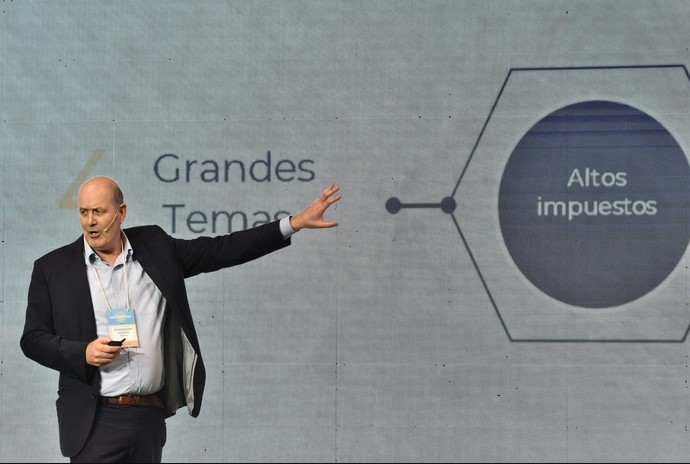 Milei promete facilitar despidos