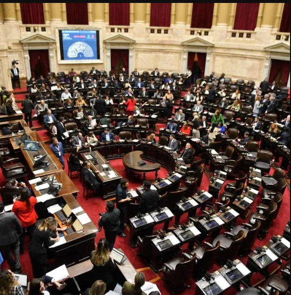 La Cámara de Diputados aprobó la ley que limita los DNU presidenciales