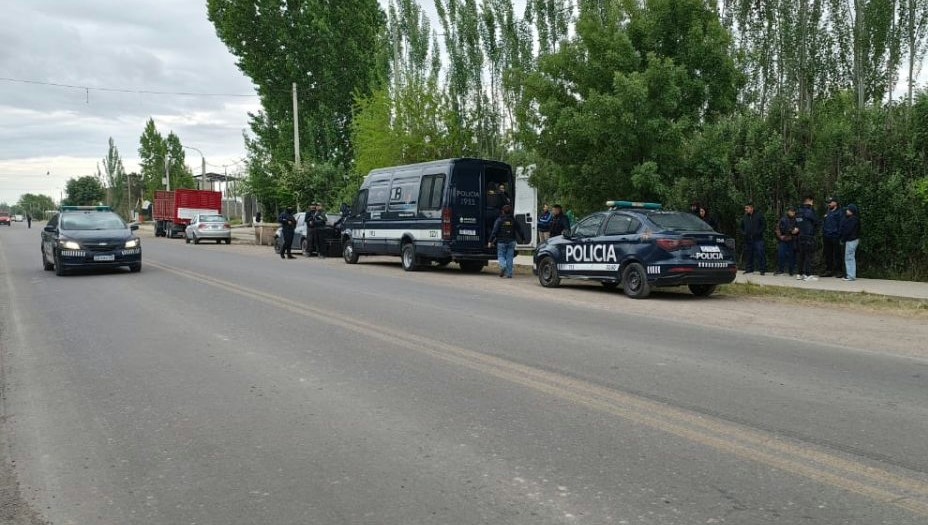 Operativo en el asentamiento Rodrigo: más de 15 allanamientos con secuestro de armas y droga