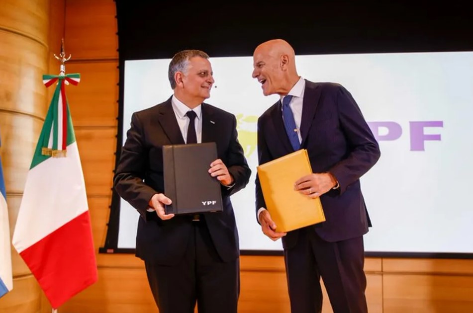 YPF firmó acuerdo con la italiana Eni para potenciar exportaciones de Vaca Muerta