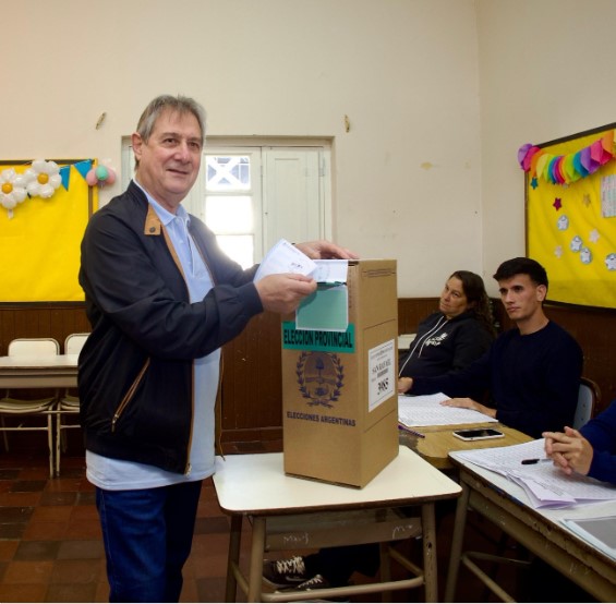 Omar Félix: “Hoy voté esperanzado por lo que viene”