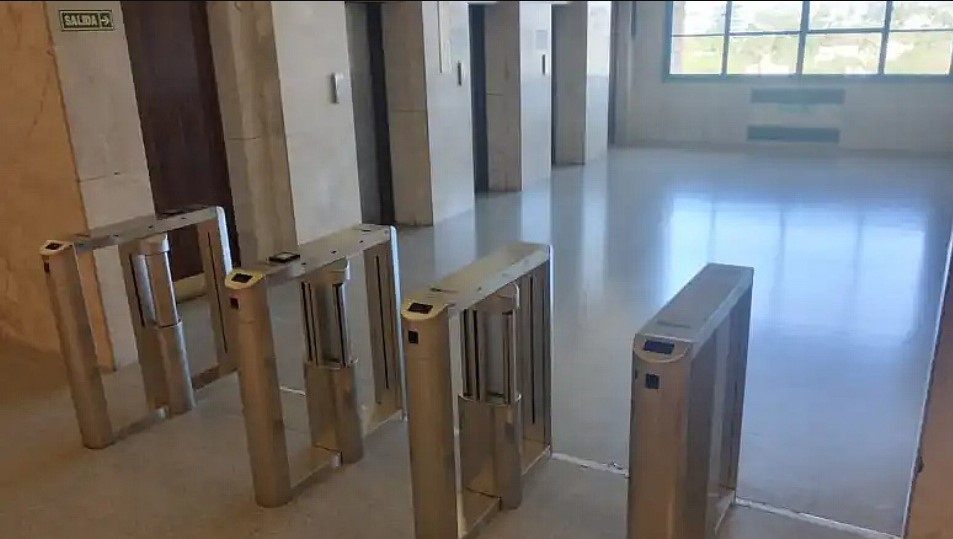 El Gobierno implementa un nuevo sistema para controlar horarios y asistencia del personal estatal