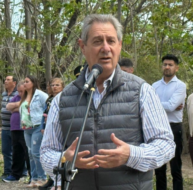 Omar Félix presentó obras en Punta del Agua y participó de los festejos por el 105° aniversario