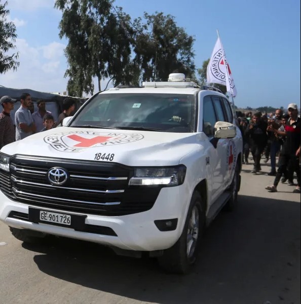 Tensión tras la firma del acuerdo de paz: Hamás entregó cuatro de los 28 rehenes muertos