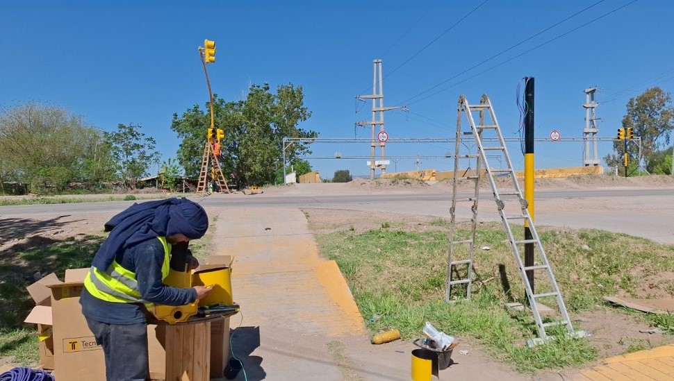 COMIENZAN A FUNCIONAR LOS NUEVOS SEMÁFOROS DE IRENE CURIE Y VELEZ SARSFIELD Y JUAN XXIII Y EL LIBERTADOR