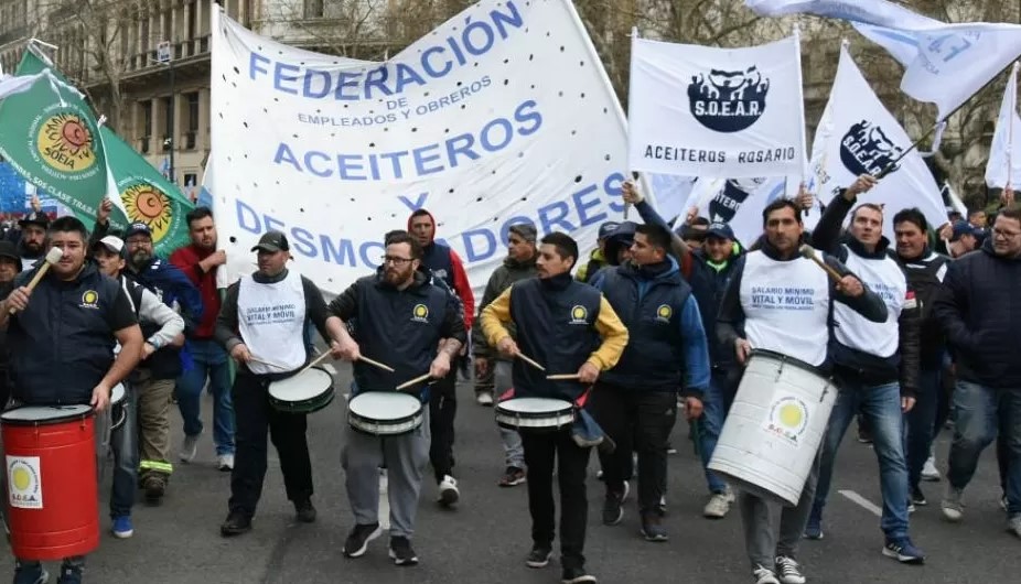 Aceiteros comienza una huelga nacional en reclamo de un aumento salarial: la millonaria cifra que piden
