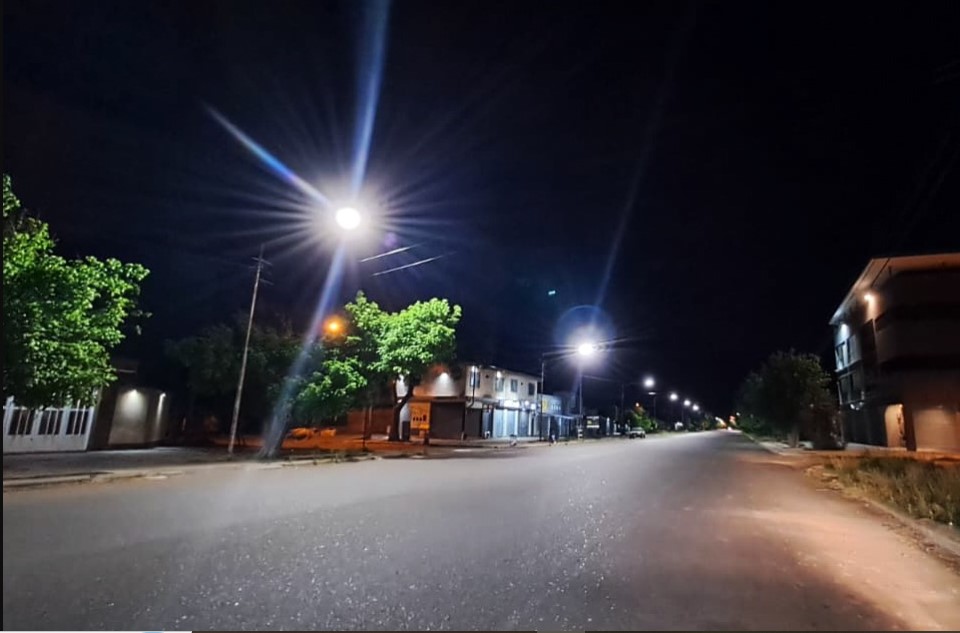 San Rafael:Ya se instalan nuevas luminarias LED en la avenida Moreno