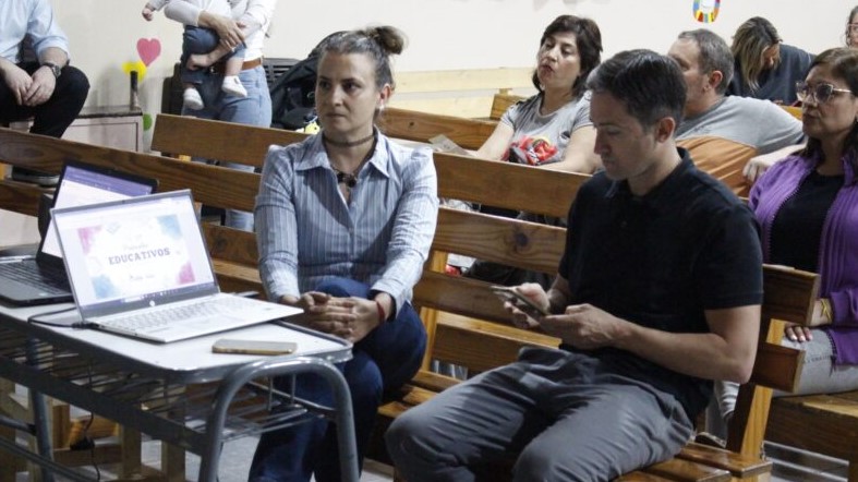 Se realizó la charla “Hablemos de lo que duele: Guía para padres ante el malestar adolescente”