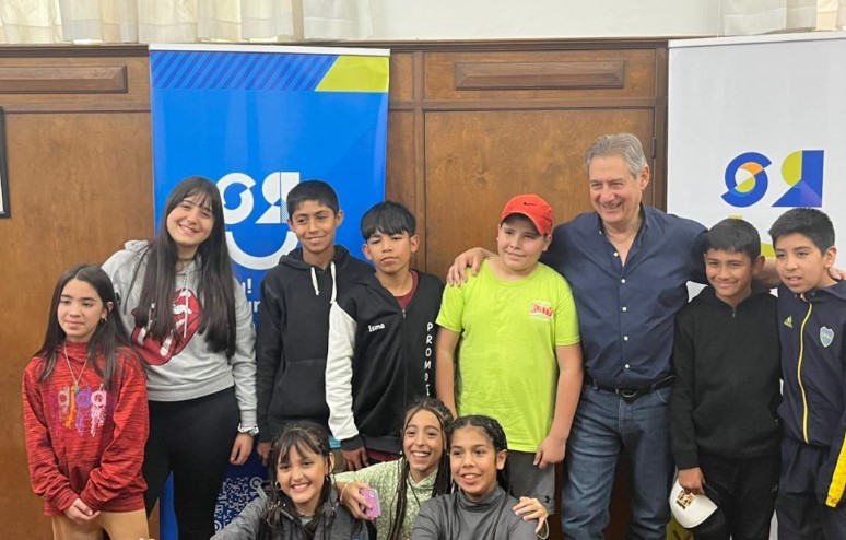 El intendente Omar Félix recibió a los chicos de la escuela Vicente López de Las Aguaditas