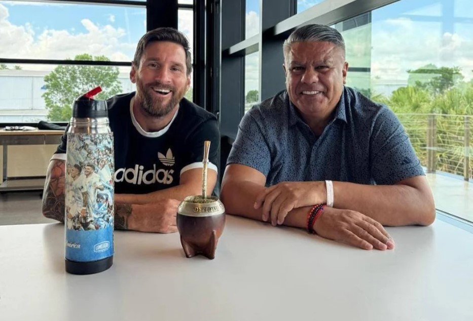 En medio de la interna del Gobierno con la AFA, destrozaron una estatua de Lionel Messi