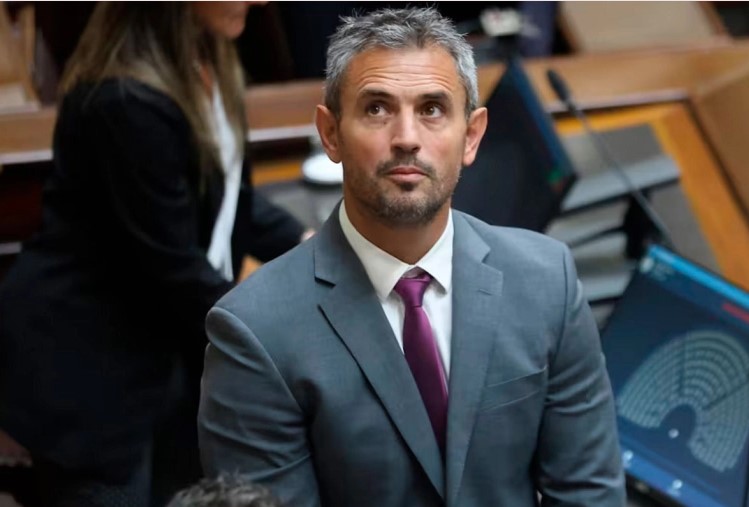 Otro negocio millonario familiar: Martín Menem otorgó la cafetería del Congreso a su hermano Adrián