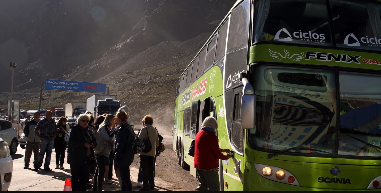 Pesadilla en Chile: roban a un tour mendocino y los viajeros quedan sin documentos y sin poder volver
