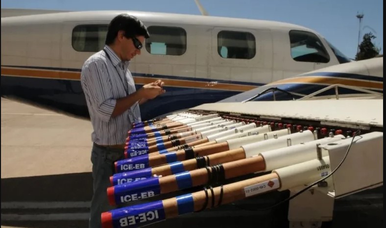 El Sur seguirá con el operativo antigranizo aéreo esta temporada