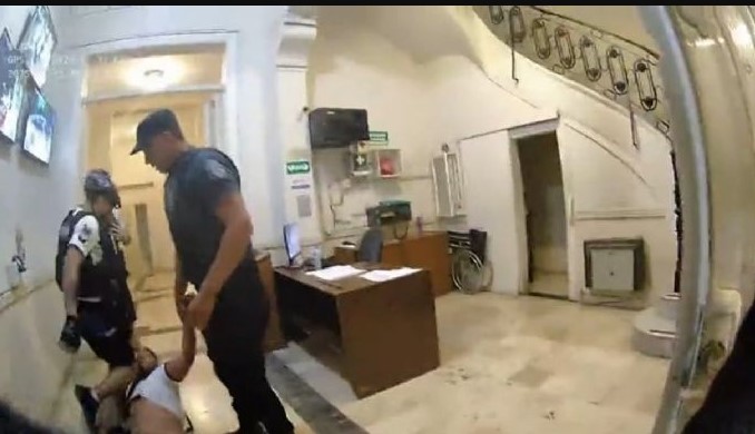 ESCÁNDALO EN LA LEGISLATURA DE MENDOZA: AMBIENTALISTA GOLPEADO POR FUERZAS DE SEGURIDAD