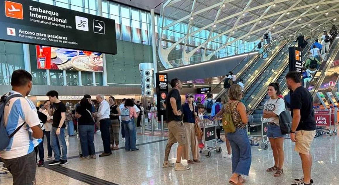 Controladores aéreos anunciaron nuevas medidas de fuerza que afectarán a todos los vuelos