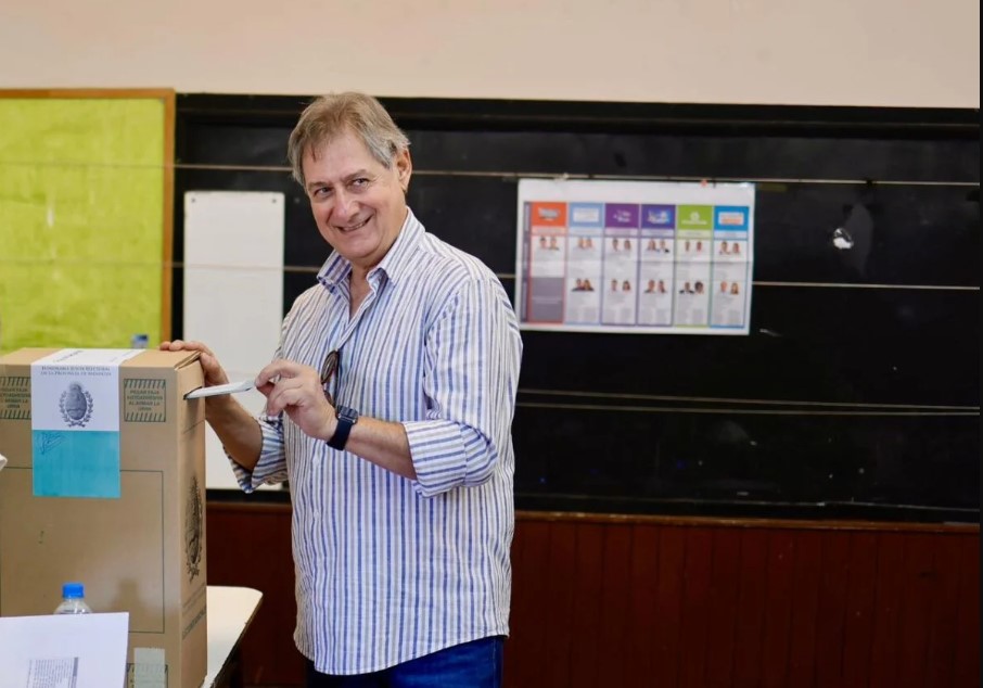 Félix participó de la jornada electoral y subrayó la importancia de la autonomía municipal