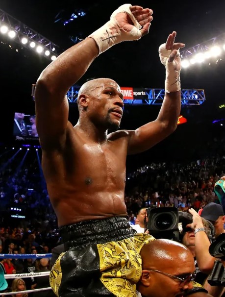 ayweather aseguró que volverá al boxeo profesional luego de pelear con Mike Tyson