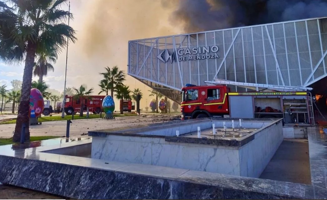 FUEGO, CAOS Y 12 BOMBEROS HERIDOS: QUÉ OCURRIÓ REALMENTE EN EL CASINO DE SAN MARTÍN