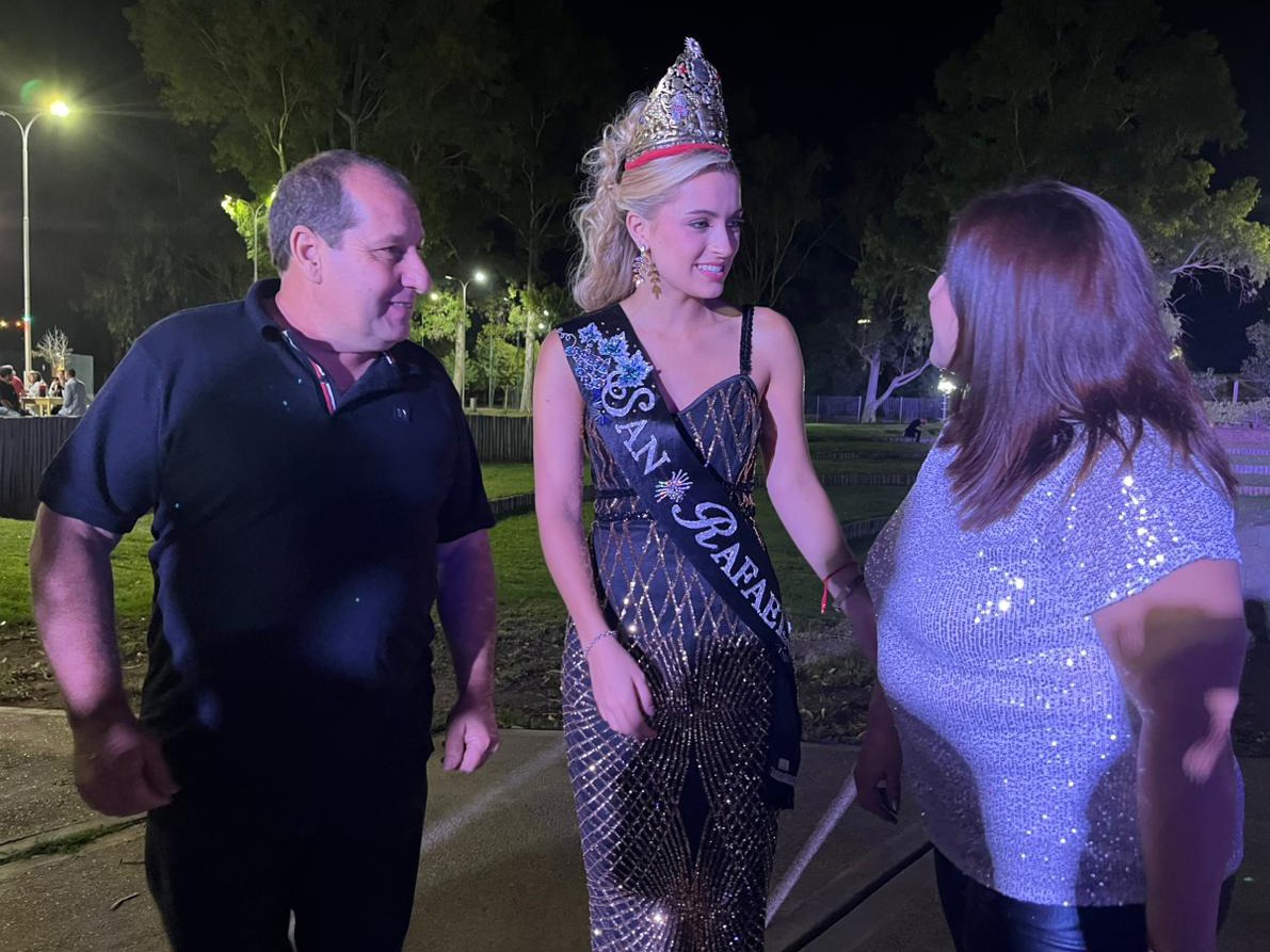 Azul y una destacada participación en el Brindis de las Reinas