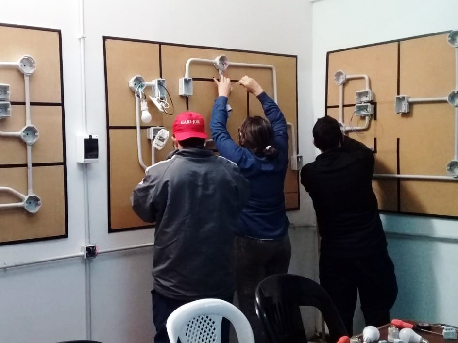 El Municipio lanza cursos gratuitos de electricidad, plomería, construcción e inteligencia artificial