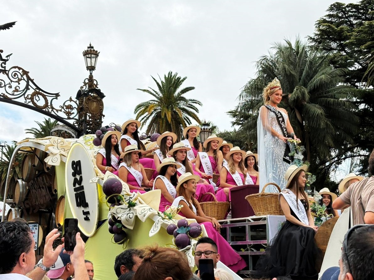 Azul y un carrusel inolvidable por las calles de la Ciudad de Mendoza