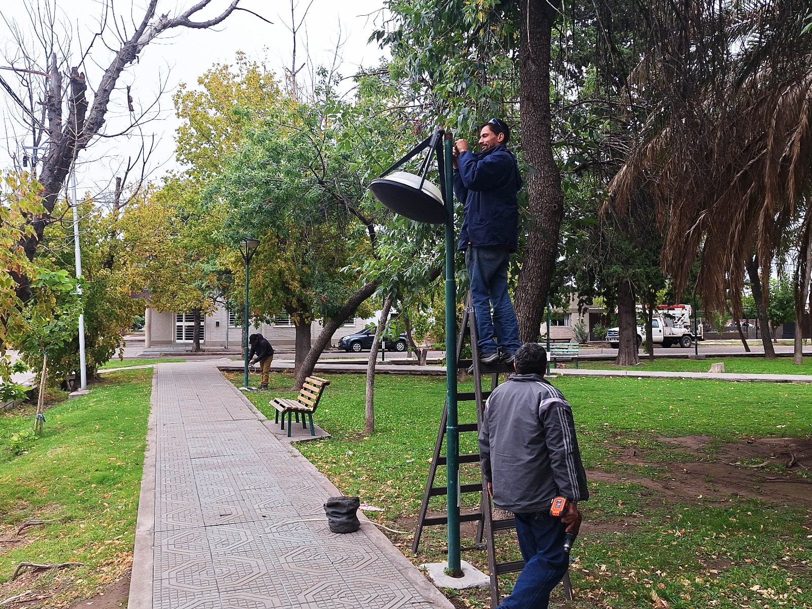 La Plaza Bufano suma nuevas farolas y luminarias LED