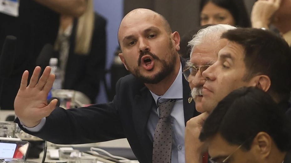 El libertario Santurio pasó de manejar un Uber a comprarse una casa de USD 300 mil con un crédito del Banco Nación
