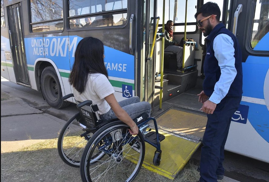 Recorte en transporte: quitan subsidios a pasajes en micro para personas con discapacidad