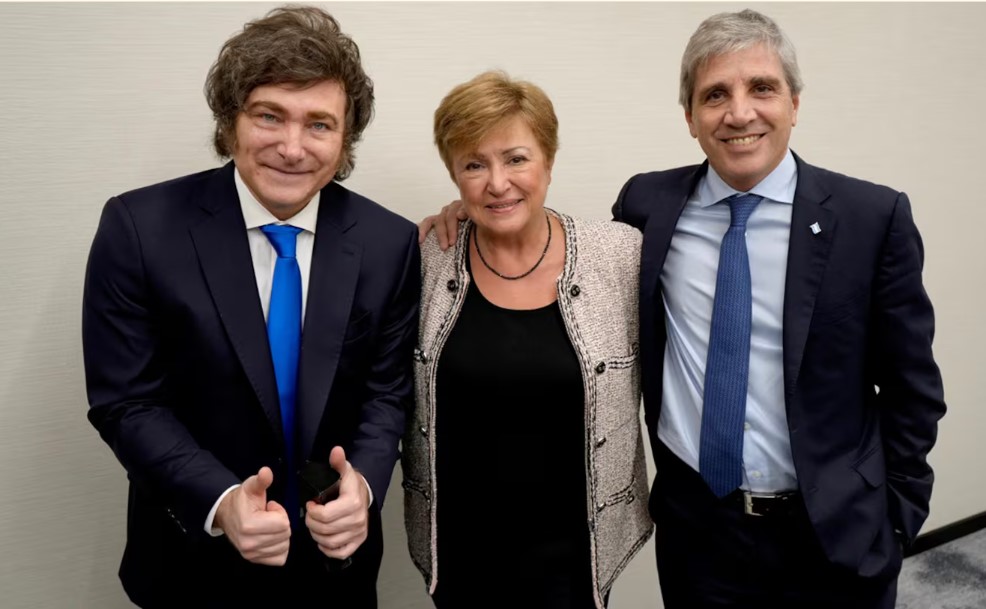 El FMI propuso presionar sobre monotributistas y Ganancias y reducir las retenciones
