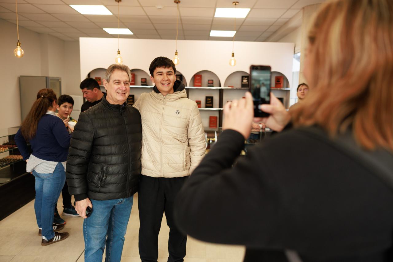 Ex Terminal: empiezan a abrir locales y el intendente Omar Félix participó de una nueva inauguración